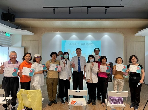 智慧樂齡健康促進課程學員,看見自己在課程努力的成果,快樂運動